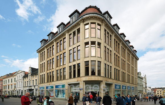 Deutschland, Wismar - GALERIA Karstadt Kaufhof, Das Stammhaus der Warenhauskette Karstadt (Gruendung 14. Mai 1881)