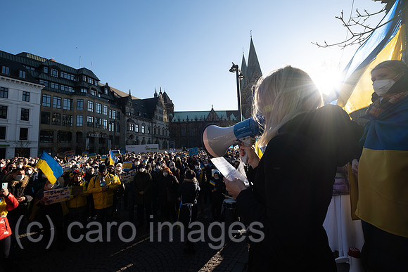 Deutschland, Bremen - Demonstration gegen Putins Krieg gegen die Ukraine
