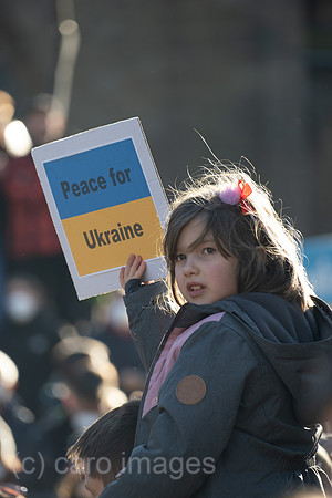 Deutschland, Bremen - Demonstration gegen Putins Krieg gegen die Ukraine