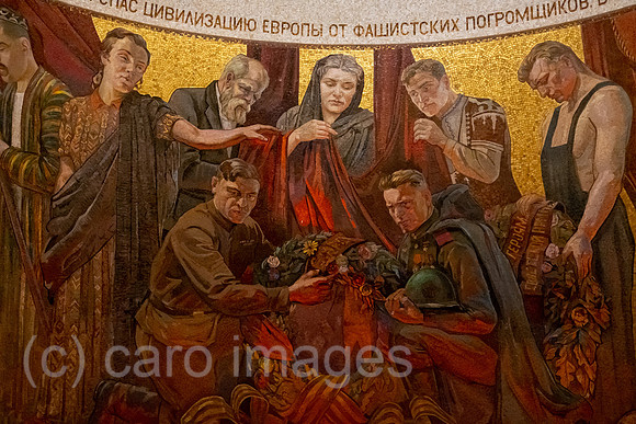 Deutschland, Berlin - Sowjetisches Ehrenmal im Treptower Park (1946), Mosaik in der Gruft unter der Statue des Rotarmisten