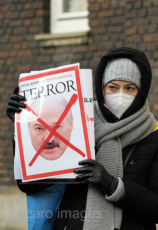 Deutschland, Bremen - Exil-Ukrainer und Belarussen protestieren gemeinsam gegen den Aufmarsch russischer Truppen in Osteuropa