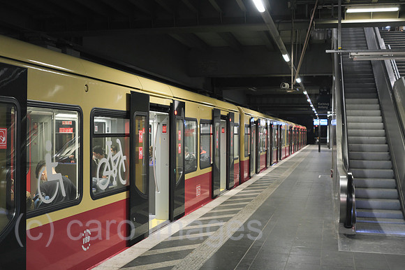 Deutschland, Berlin - S-Bahnhof Ostkreuz