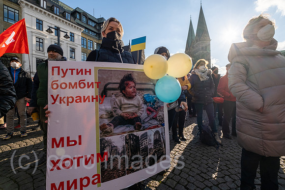 Deutschland, Bremen - We stand with Ukraine - Demonstration gegen Putins Krieg gegen die Ukraine