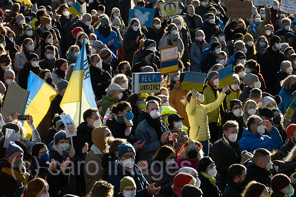 Deutschland, Bremen - Demonstration gegen Putins Krieg gegen die Ukraine