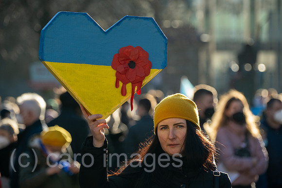 Deutschland, Bremen - Demonstration gegen Putins Krieg gegen die Ukraine