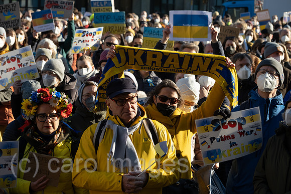 Deutschland, Bremen - Demonstration gegen Putins Krieg gegen die Ukraine