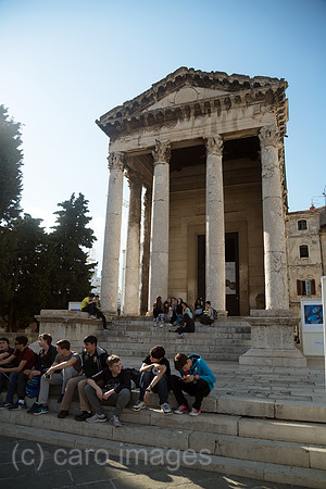 Kroatien, Pula - Augustustempel (27 v. Chr. Ð 14 n. Chr., 1944 zerstoert, spaeter rekonstruiert) am Forum
