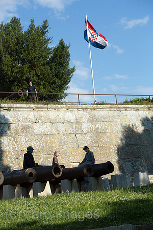 Kroatien, Pula - die Festung von 1630 auf dem hoechsten Huegel, heute Sitz des Historisches und Maritimem Museum Istriens
