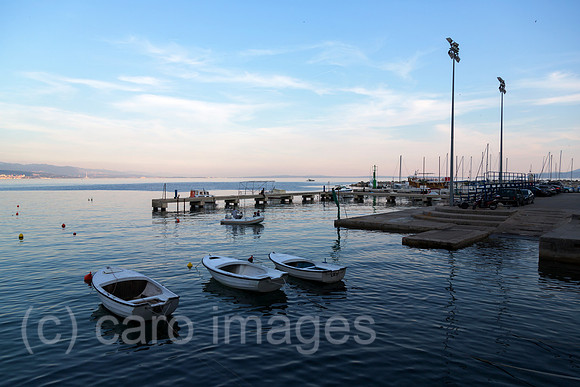 Kroatien, Volosko - Abenddaemmerung im Hafen des Fischerdorfs Volosko an der Adria (Kvarner Bucht)