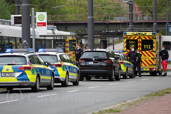 Deutschland, Bremen - Polizeieinsatz wegen eines Randallierers im Oeffentlichen Nahverkehr