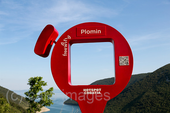 Kroatien, Brsec - free wifi an einem Aussichtspunkt an der Adria