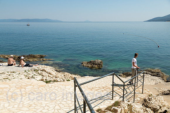 Kroatien, Rabac - Strand in Rabac an der Adria