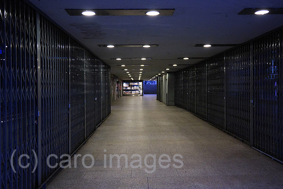 Deutschland, Bremen - Wenig Betrieb wegen Corona in einem Tunnel in der City