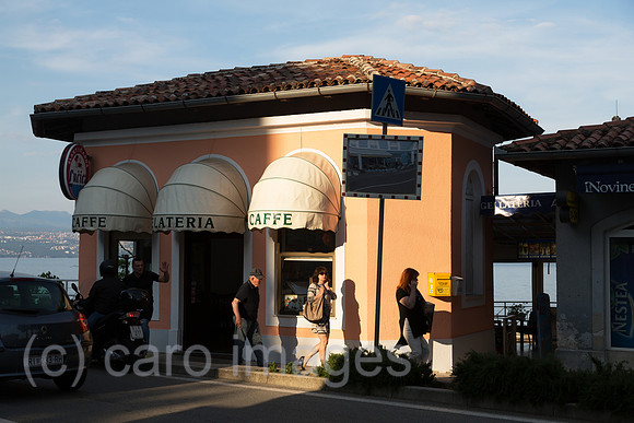 Kroatien, Lovran - Cafe an der Adria (Kvarner Bucht)