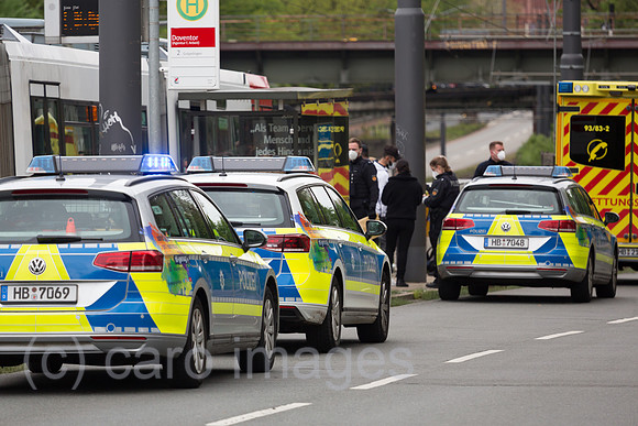 Deutschland, Bremen - Polizeieinsatz wegen eines Randallierers im Oeffentlichen Nahverkehr
