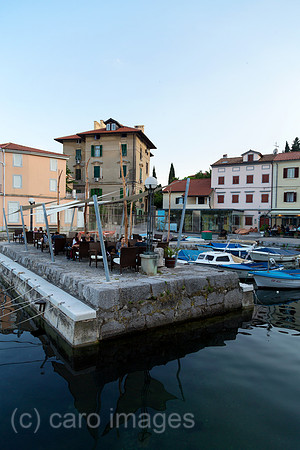 Kroatien, Volosko - Restaurant im Hafen des Fischerdorfs Volosko an der Adria (Kvarner Bucht)