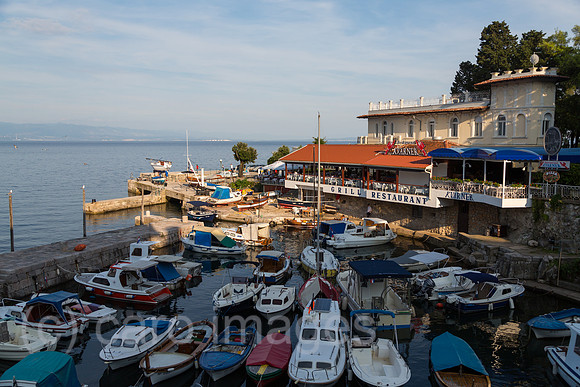 Kroatien, Lovran - Grill-Restaurant an einem Yacht- und Fischerhafen an der Adria (Kvarner Bucht)