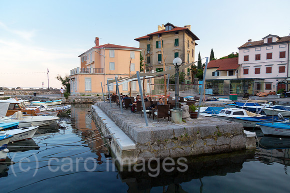 Kroatien, Volosko - Restaurant im Hafen des Fischerdorfs Volosko an der Adria (Kvarner Bucht)