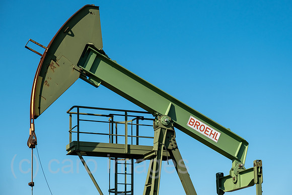 Deutschland, Barenburg - Erdoelproduktionsbohrung von Exxon Mobile mit einer Pferdekopfpumpe