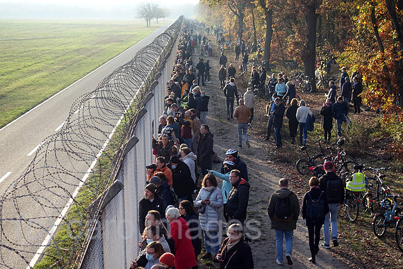 00S201108D669CARO.JPG