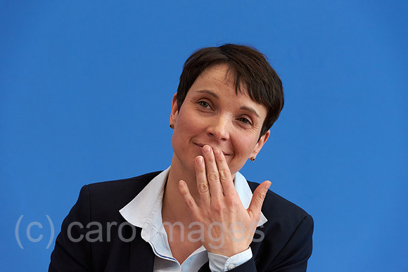 00Y160314D047CARO.JPG