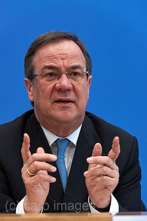 00Y160406D042CARO.JPG