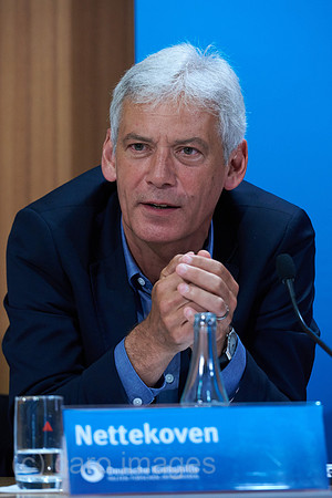 00Y160524D049CARO.JPG