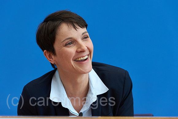 00Y160314D027CARO.JPG