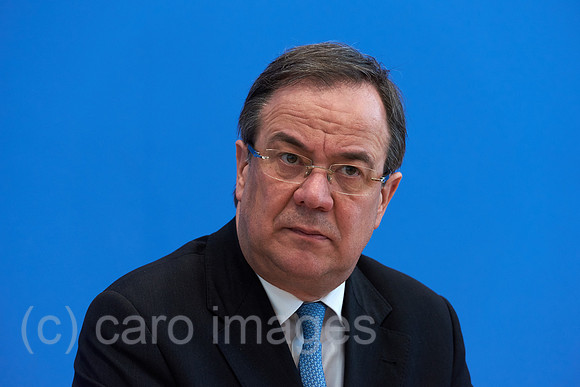 00Y160406D043CARO.JPG