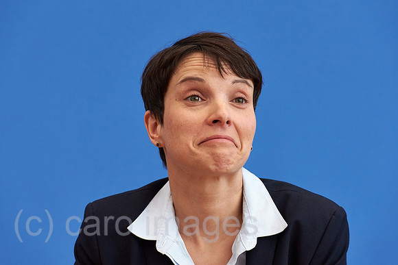 00Y160314D023CARO.JPG