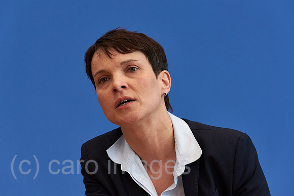 00Y160314D026CARO.JPG