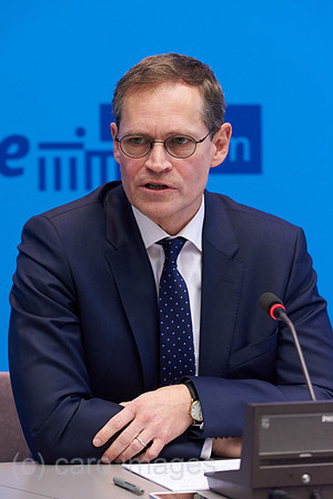 00Y160108D001CARO.JPG