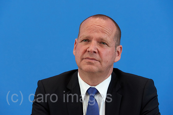 00Y160530D003CARO.JPG
