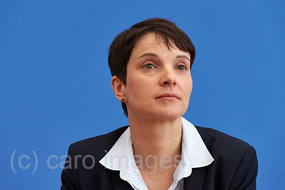 00Y160314D022CARO.JPG