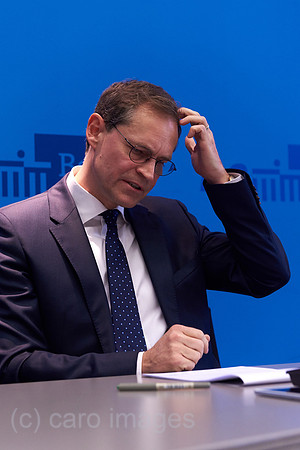 00Y160108D015CARO.JPG