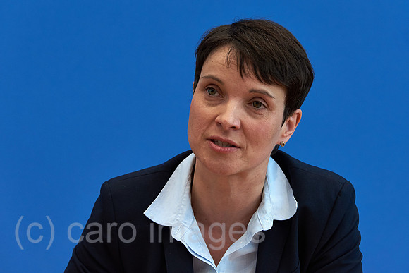 00Y160314D036CARO.JPG