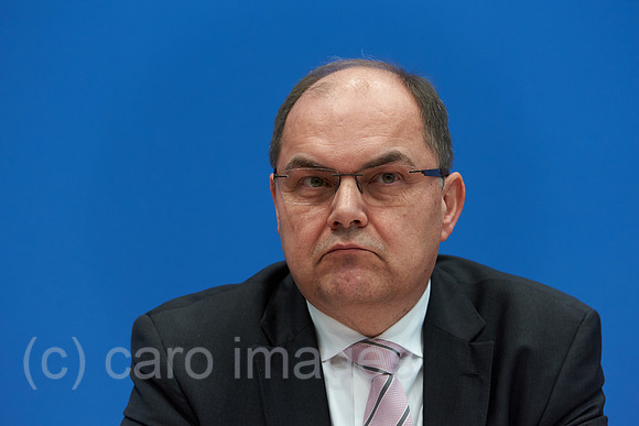 00Y160105D004CARO.JPG