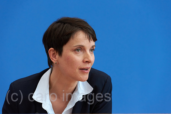 00Y160314D039CARO.JPG