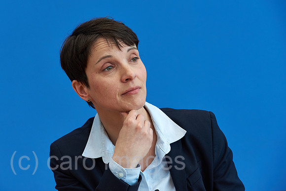 00Y160314D030CARO.JPG