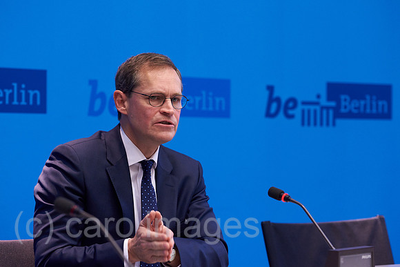 00Y160108D012CARO.JPG