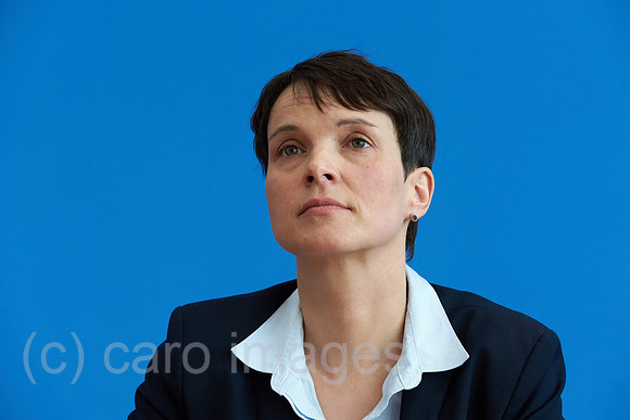 00Y160314D050CARO.JPG
