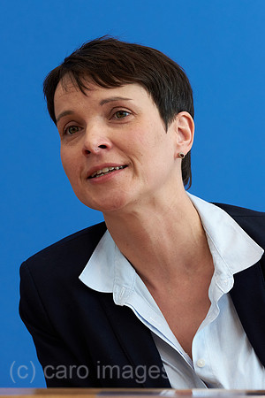 00Y160314D016CARO.JPG