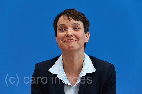 00Y160314D038CARO.JPG