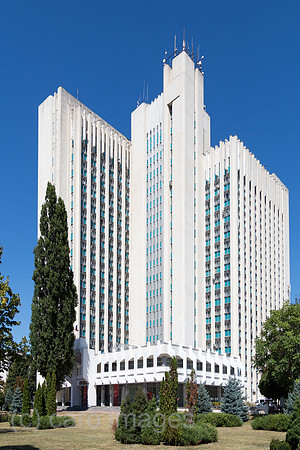 Republik Moldau, Chisinau - Hochhaus, in dem mehrere Ministerien der Republik Moldau untergebracht sind