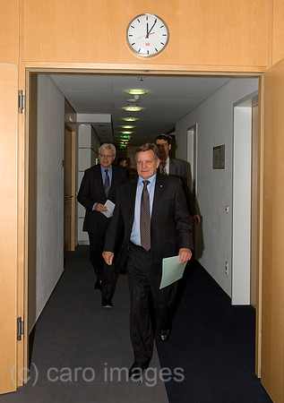 EBS0901170CARO.JPG