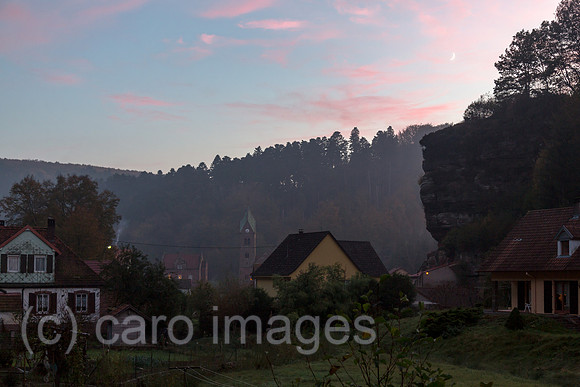 Frankreich, Das kleine Dorf Graufthal im Zinseltal in den Nordvogesen im Elsass