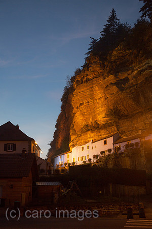 Frankreich, Die Felsenhaeuser von Graufthal im Elsass