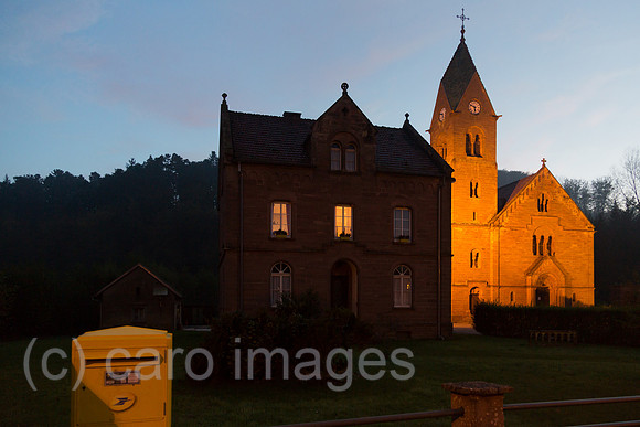 Frankreich, Das kleine Dorf Graufthal im Zinseltal in den Nordvogesen im Elsass