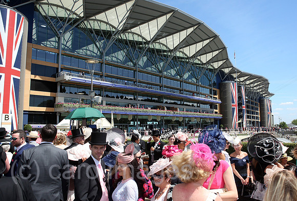 Royal Ascot, Audience in front of the grandstand