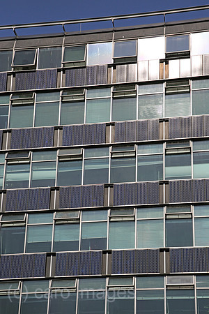 Berlin, Deutschland, Solarmodule an der Fassade des EnergieForum-Berlin